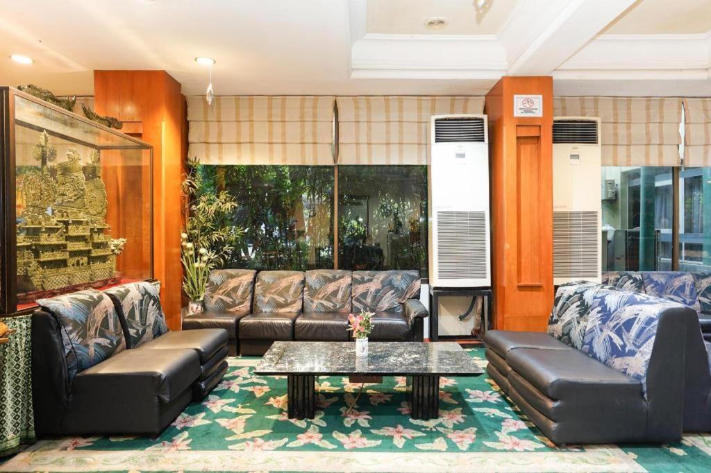 New Grand Park Hotel Сурабая Екстериор снимка