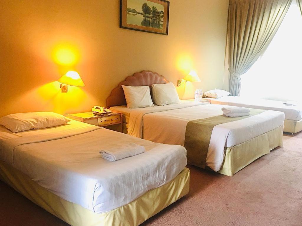 New Grand Park Hotel Сурабая Екстериор снимка