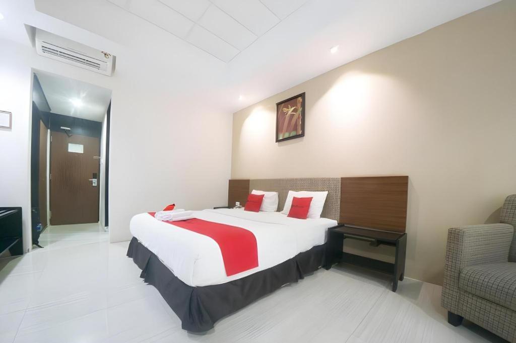 New Grand Park Hotel Сурабая Екстериор снимка