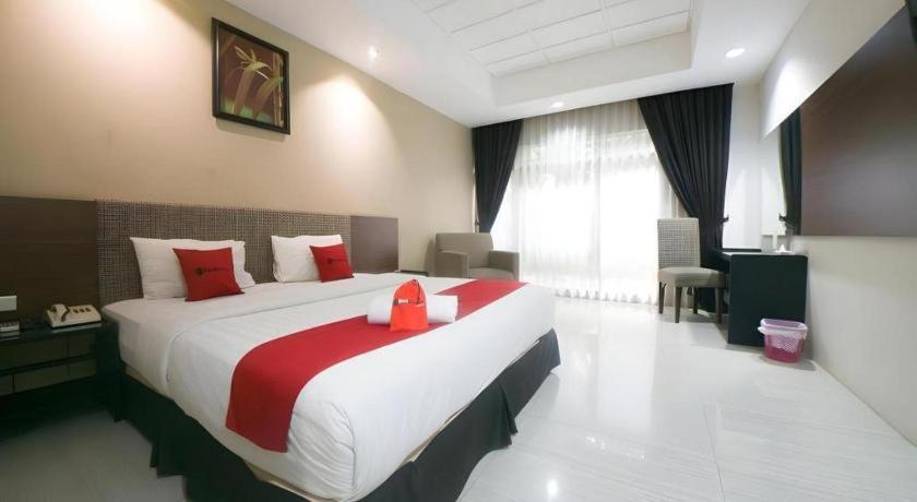 New Grand Park Hotel Сурабая Екстериор снимка