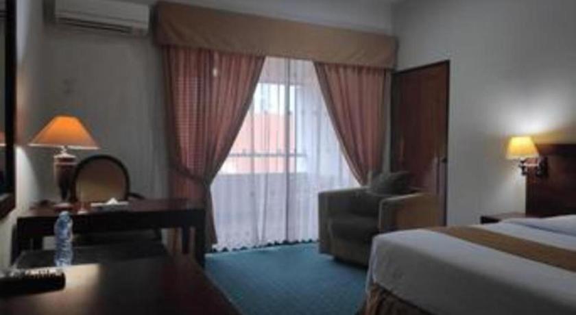 New Grand Park Hotel Сурабая Екстериор снимка