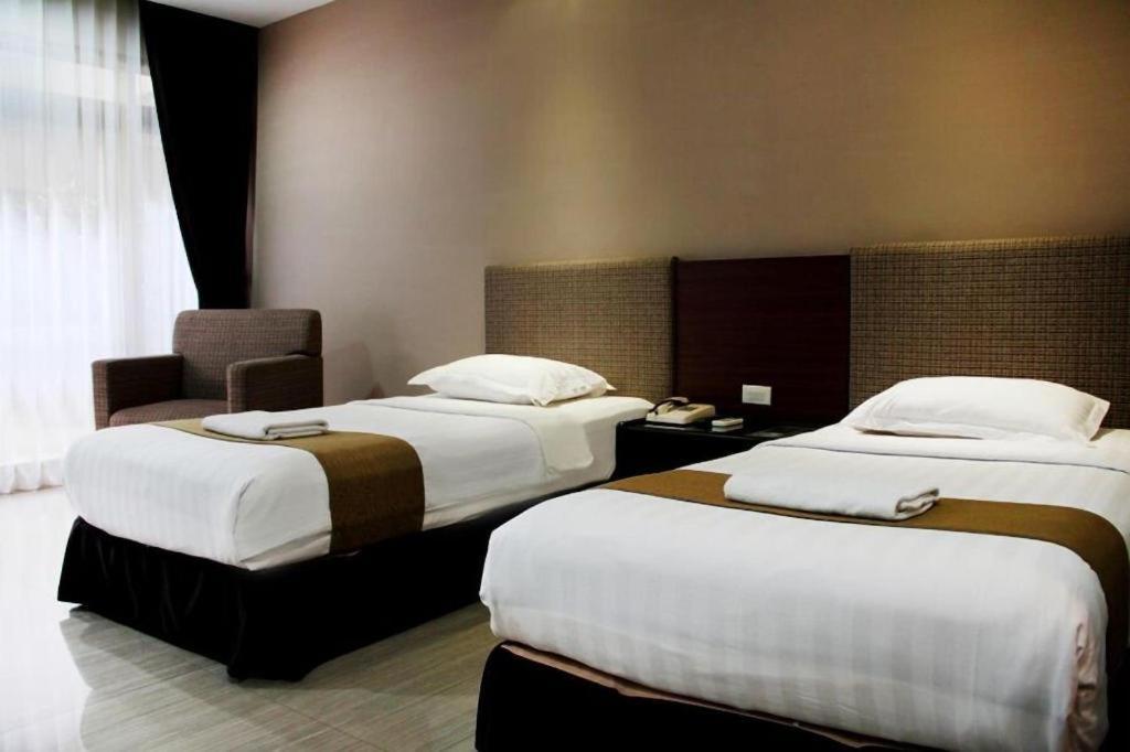 New Grand Park Hotel Сурабая Екстериор снимка